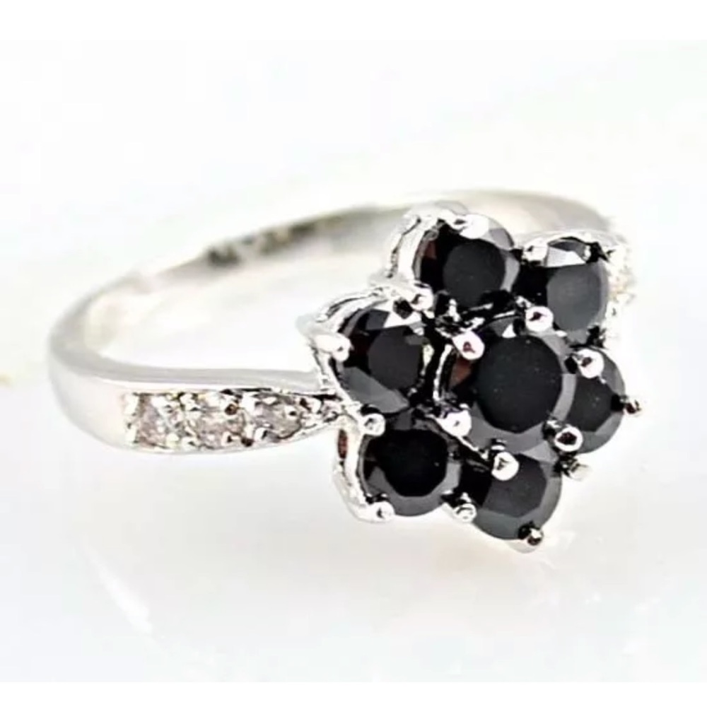Gorgeous Flower RoundBlack Sapphire 925 SilverRing - Picture 3 of 5